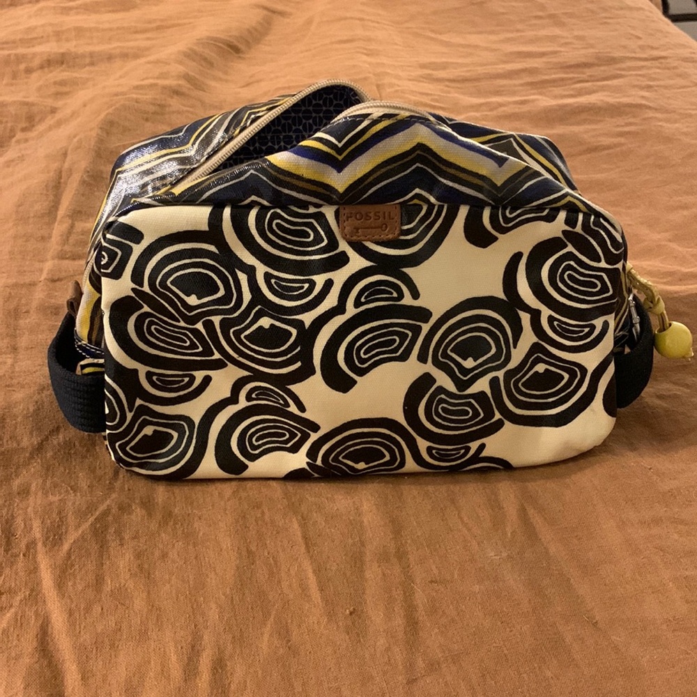 Fossil travel pouch